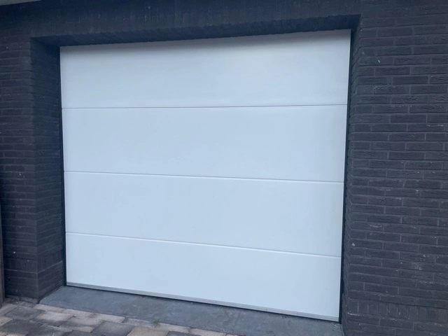 Elektrisch bedienbare garagedeur laten plaatsen